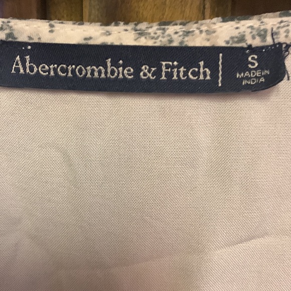 Abercrombie & Fitch, snake print, looking dressed - Picture 3 of 4